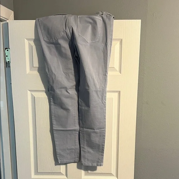 Ann Taylor Women's Skinny Jeans in Light Gray - Picture 2 of 2